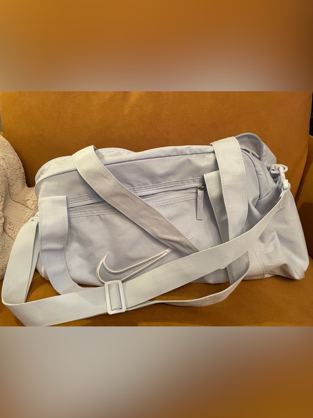 Nike women’s Light Gray/lavender Duffel Bag with White Swoosh(NWOT)